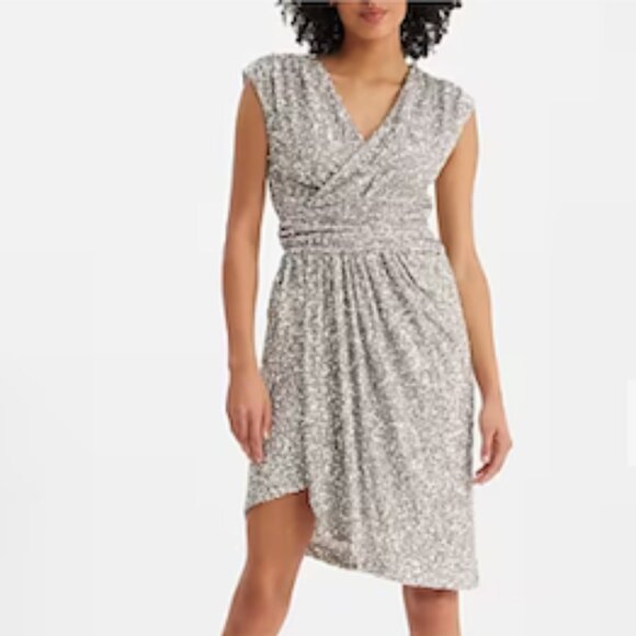 Express Women’s Mini Sequence Dress
Size: Small - Picture 1 of 6